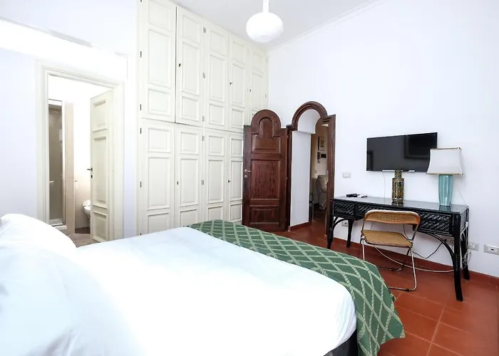 Trastevere Charming Retreat On Cobblestone Street