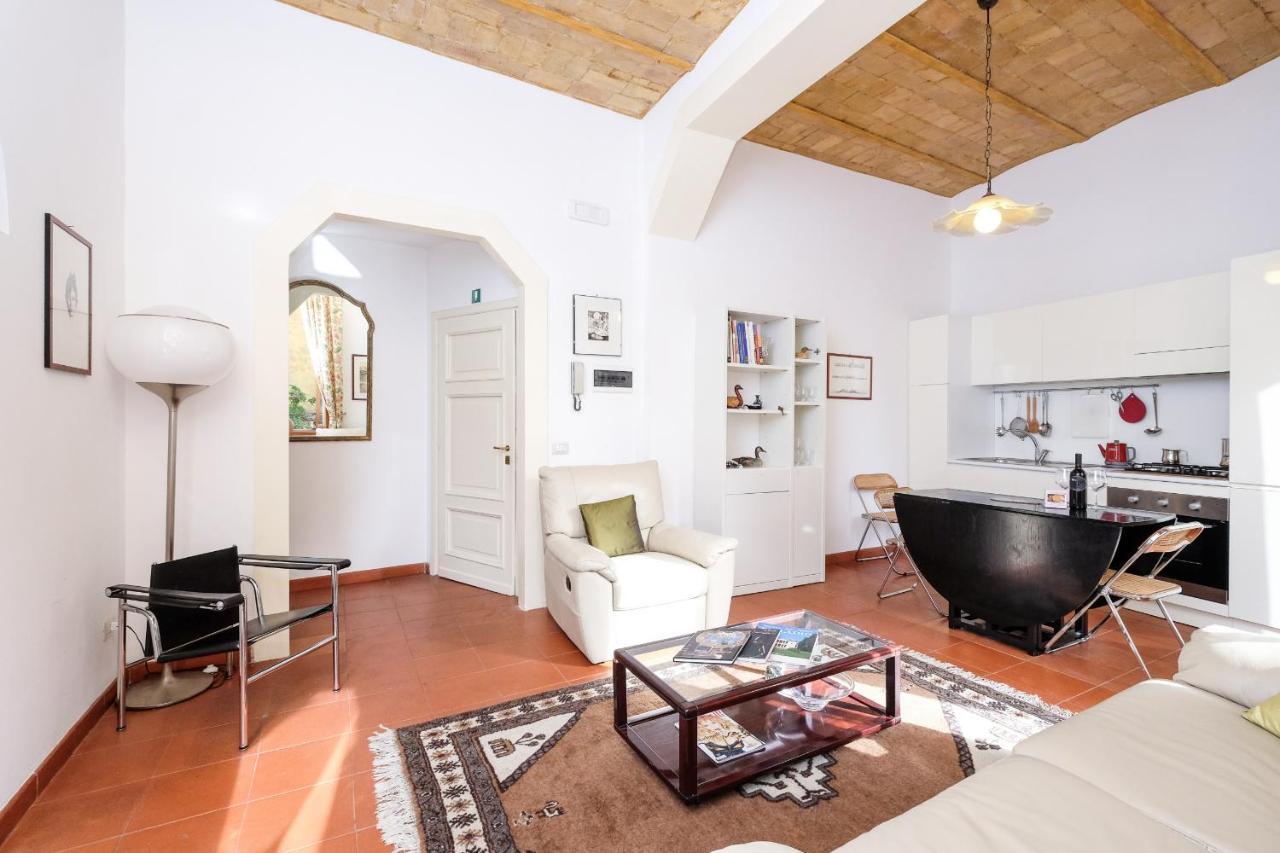 Trastevere Charming Retreat On Cobblestone Street Apartment Rom