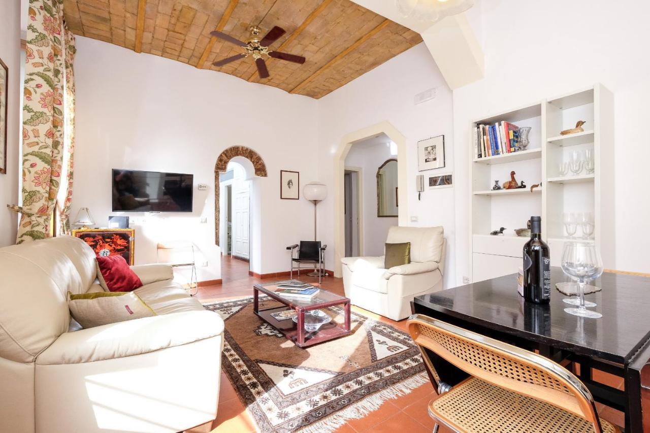Apartment Trastevere Charming Retreat On Cobblestone Street *