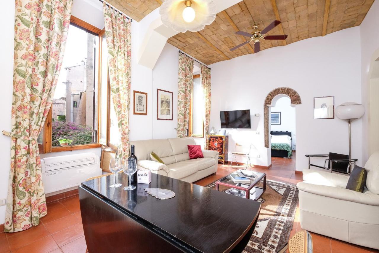 Trastevere Charming Retreat On Cobblestone Street Apartment Rom
