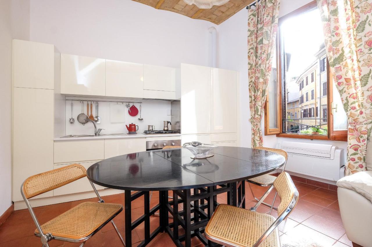 Trastevere Charming Retreat On Cobblestone Street Apartment Rom