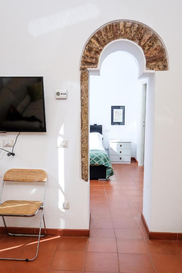 Trastevere Charming Retreat On Cobblestone Street Apartment